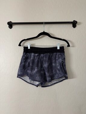 Lululemon Tracker Shorts in Mini Black Diffusion